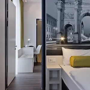 Super 8 By Wyndham North Μόναχο